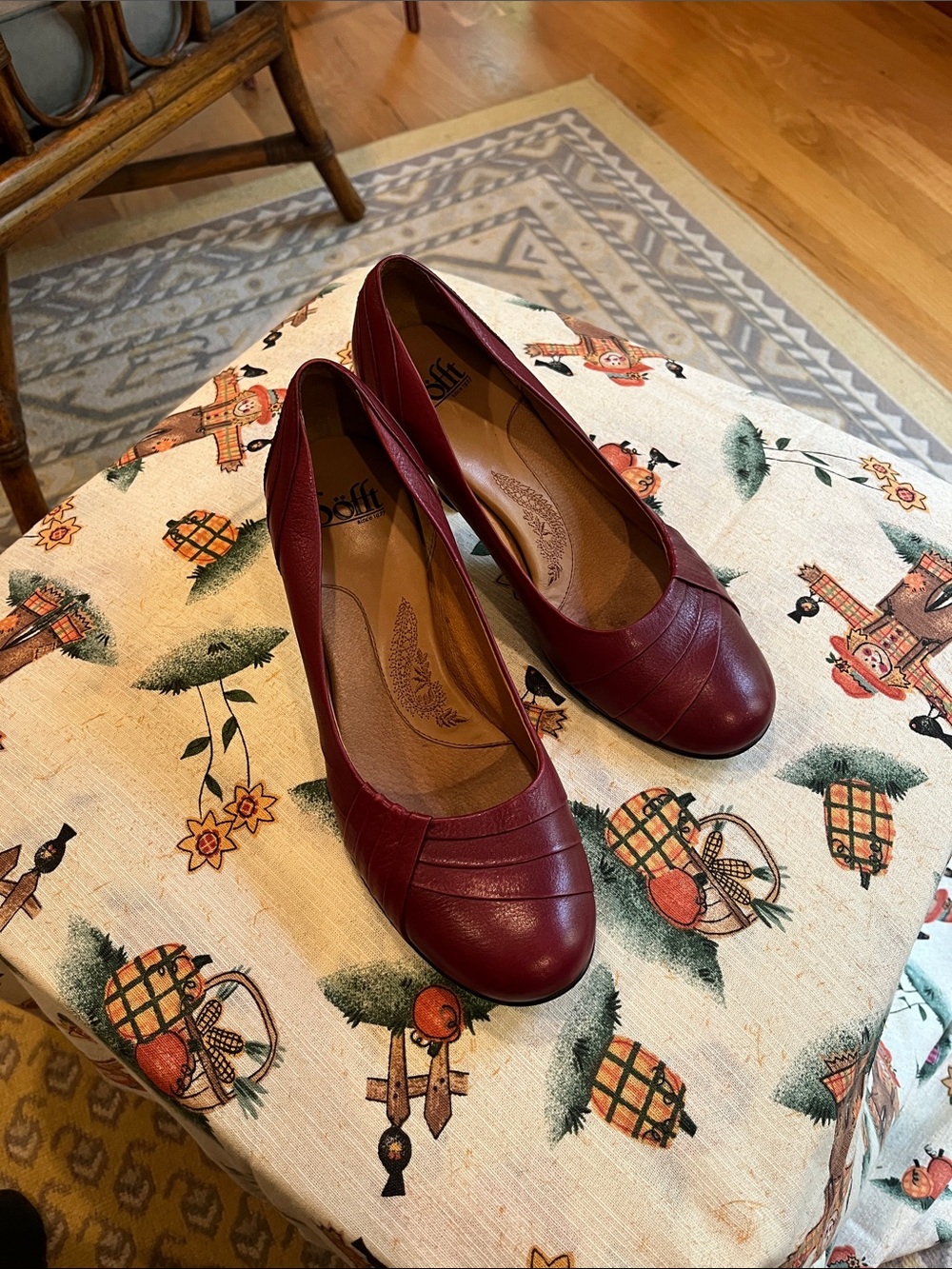 Sofft Burgundy Leather Round-Toe Pumps
